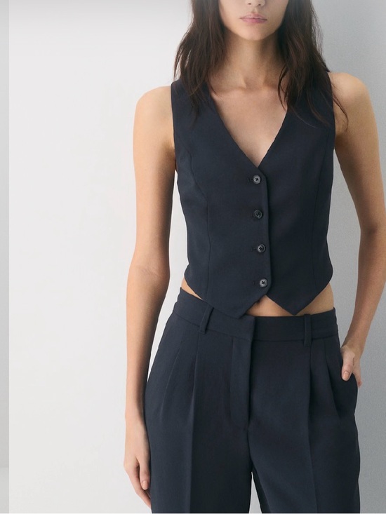 Aritzia Jackets & Blazers - Aritzia Black Tailored Vest